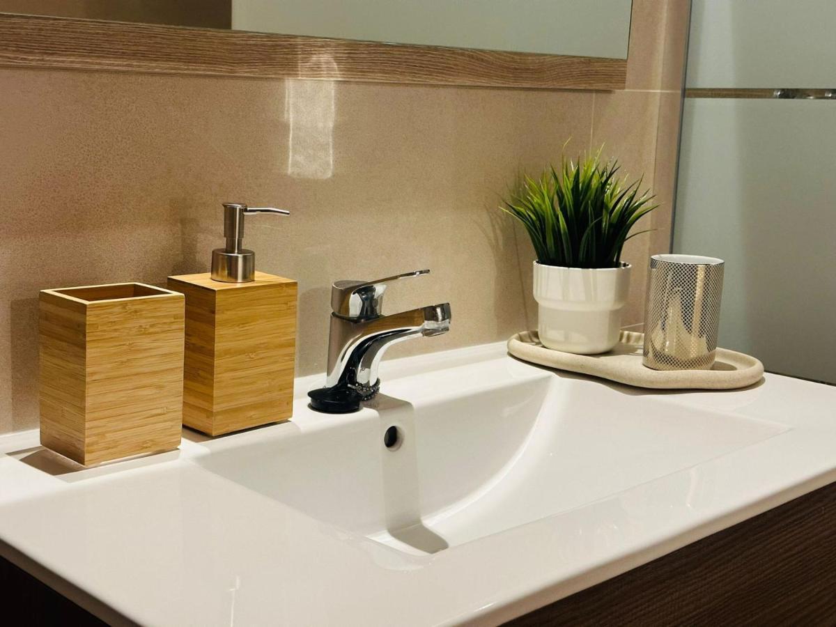 Elegant 2br Apt In Residential Area / Rooftop Pool Apartment *