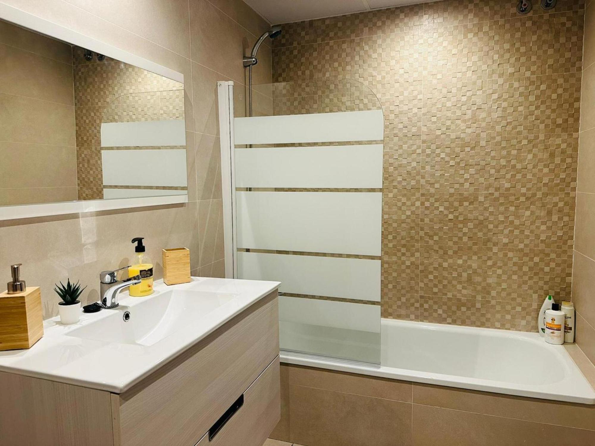 Elegant 2br Apt In Residential Area / Rooftop Pool Apartment Marbella