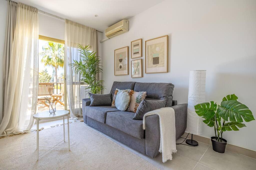 Oleholidays 726 Romana Playa Junto Al Mar Apartment *