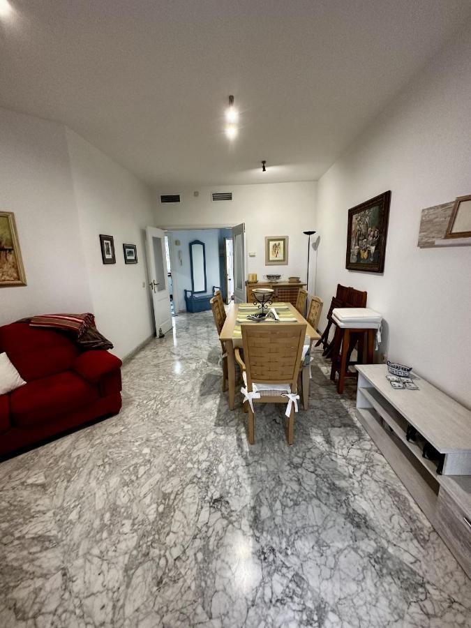Real Seaside Apartment Marbella