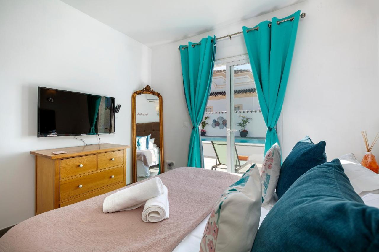 Spanish Style, Elegant 3 Bedroom - 5 Minutes From The Beach! Holiday home *