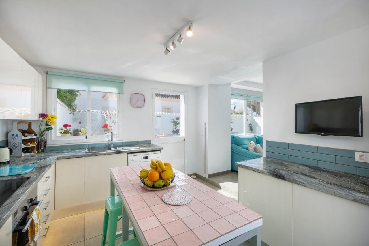 Holiday home Spanish Style, Elegant 3 Bedroom - 5 Minutes From The Beach!