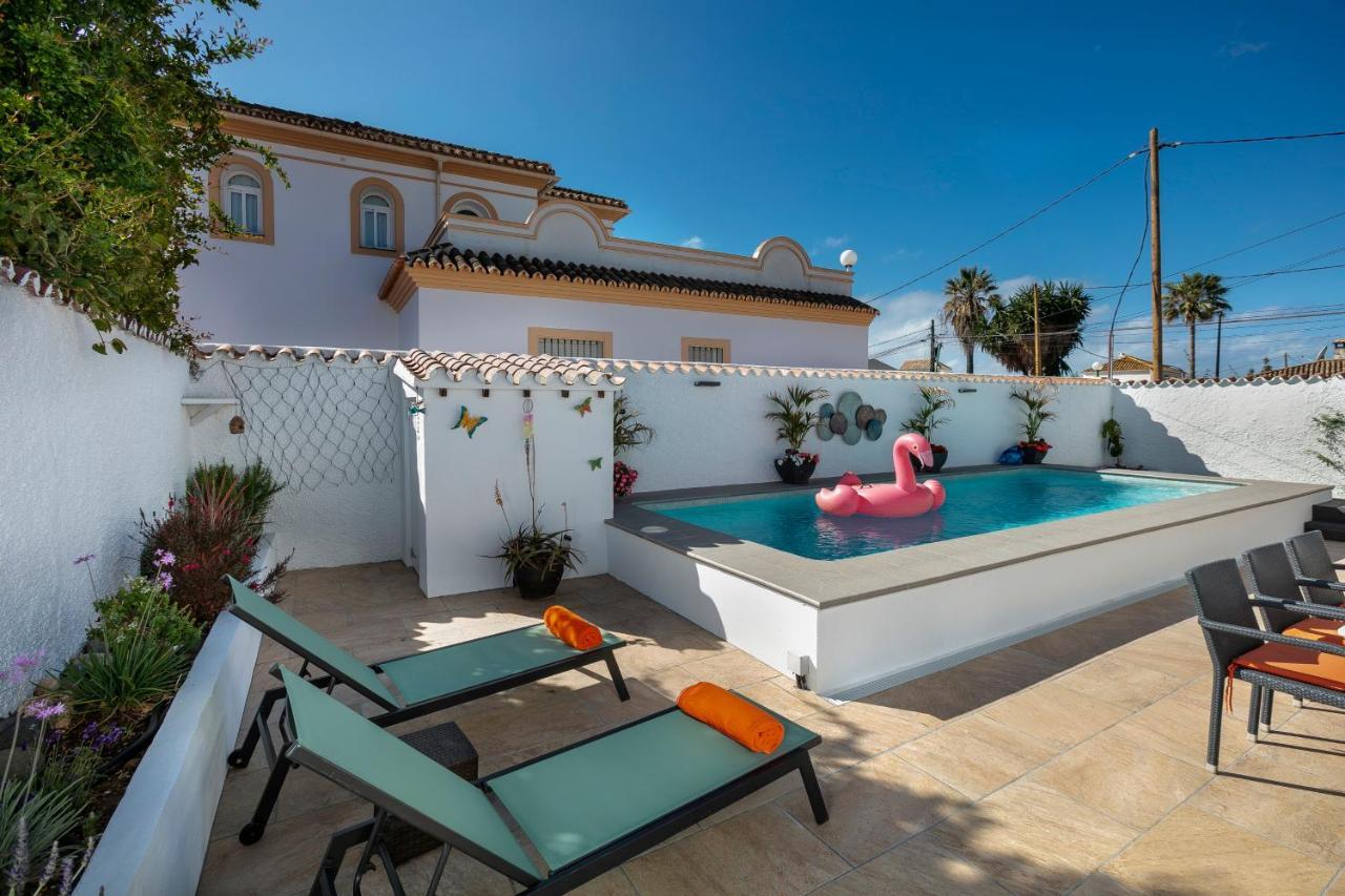 Holiday home Spanish Style, Elegant 3 Bedroom - 5 Minutes From The Beach!