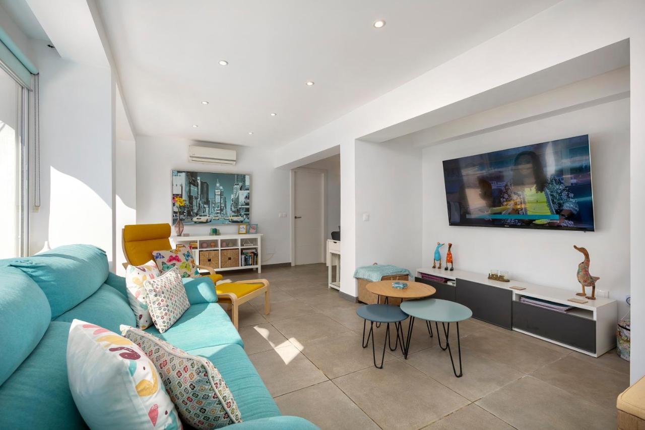 Spanish Style, Elegant 3 Bedroom - 5 Minutes From The Beach!