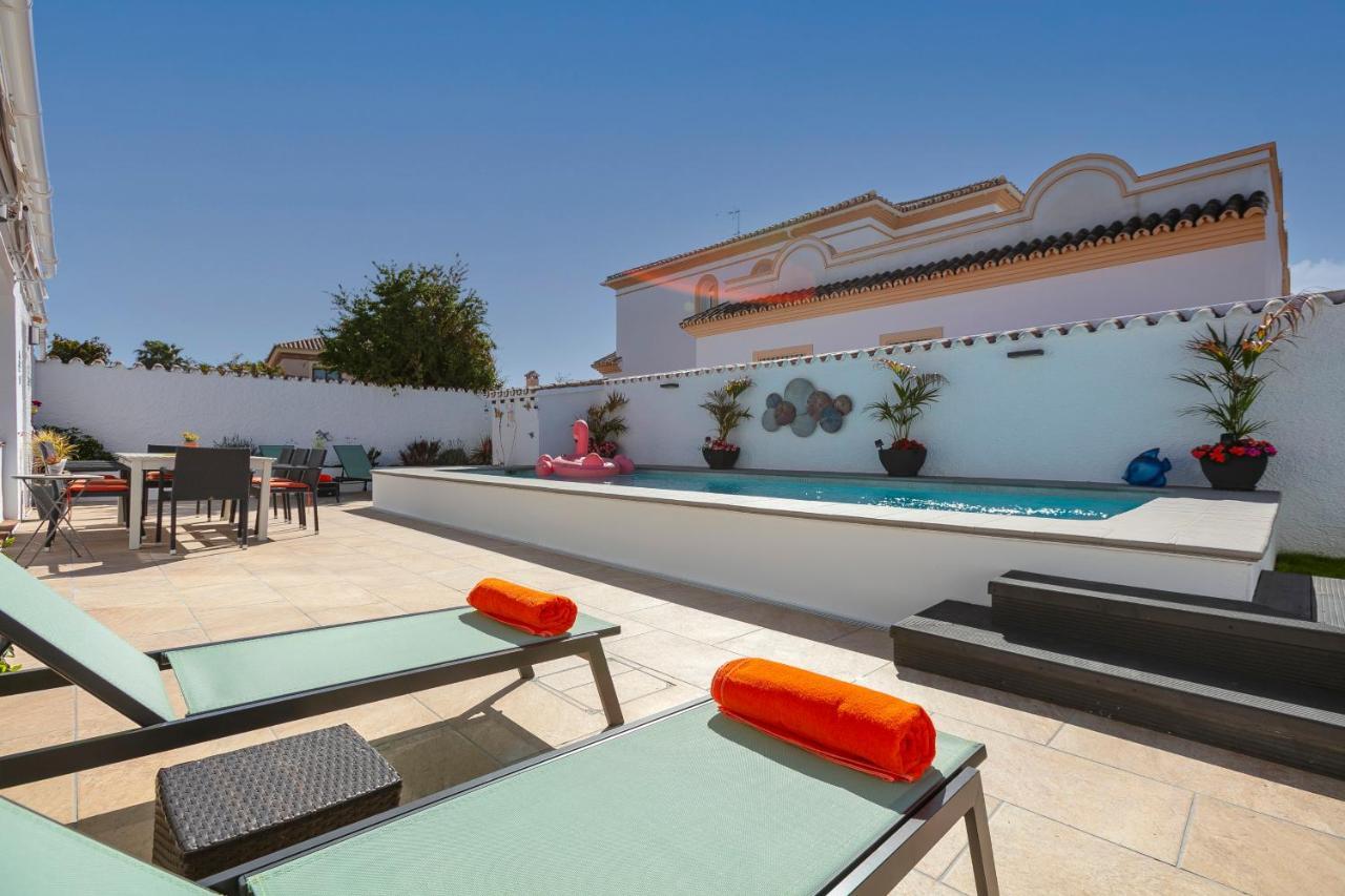 Holiday home Spanish Style, Elegant 3 Bedroom - 5 Minutes From The Beach!