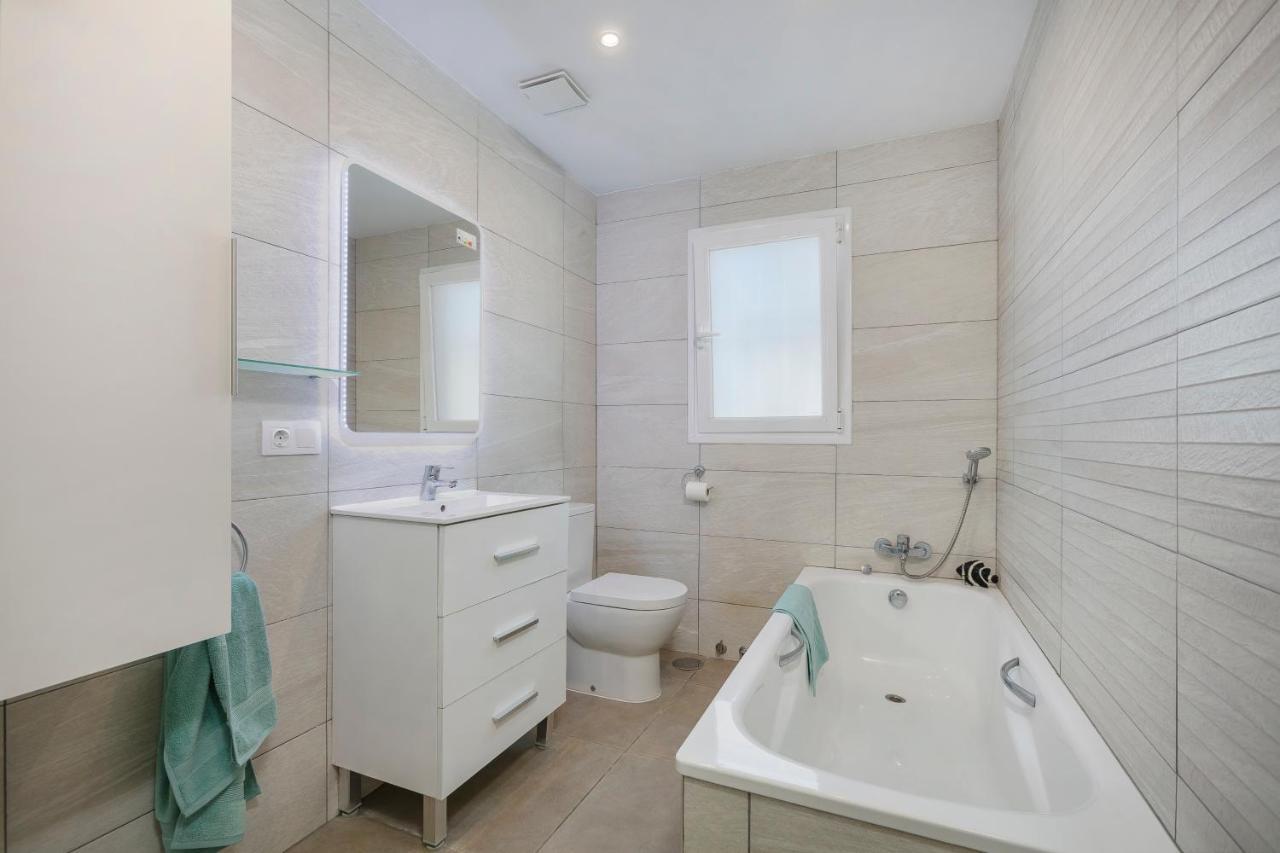 Spanish Style, Elegant 3 Bedroom - 5 Minutes From The Beach! Holiday home Marbella