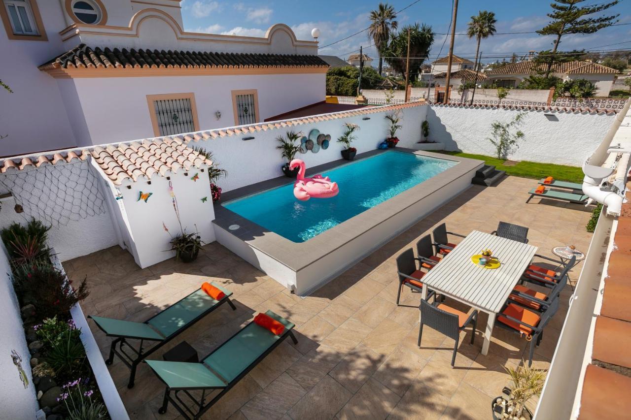 Spanish Style, Elegant 3 Bedroom - 5 Minutes From The Beach! Holiday home *