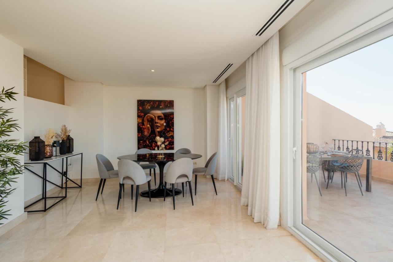Penthouse With Sea Views In Nueva Andalucia *