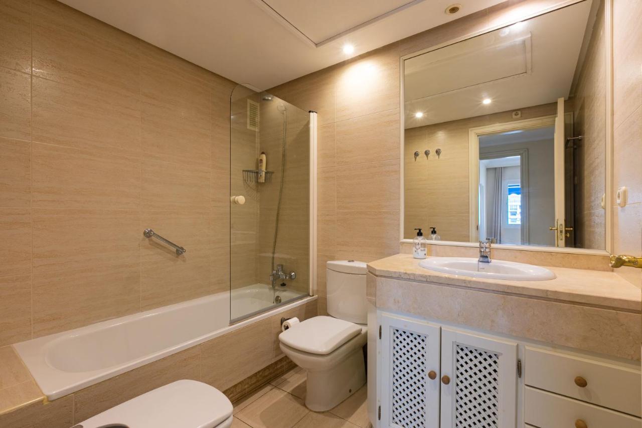 Puerto Banus, Marina Banus, 2br, 2bth, Pool, Parking, Marbella, 1j Apartment *
