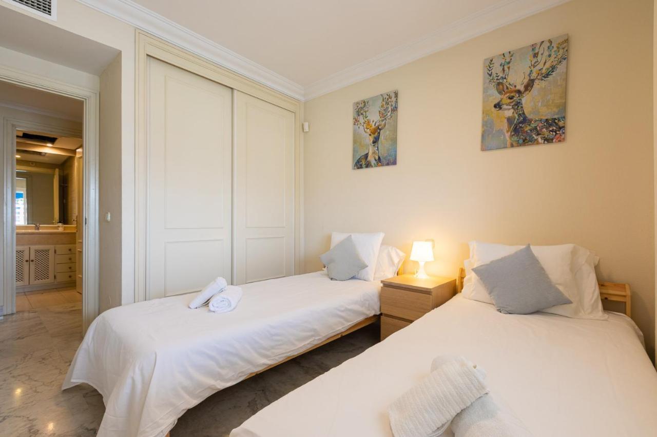 Puerto Banus, Marina Banus, 2br, 2bth, Pool, Parking, Marbella, 3h * Marbella