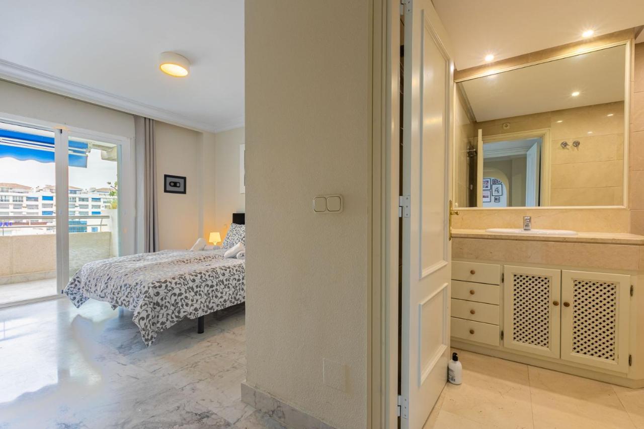 Puerto Banus, Marina Banus, 2br, 2bth, Pool, Parking, Marbella, 3h *