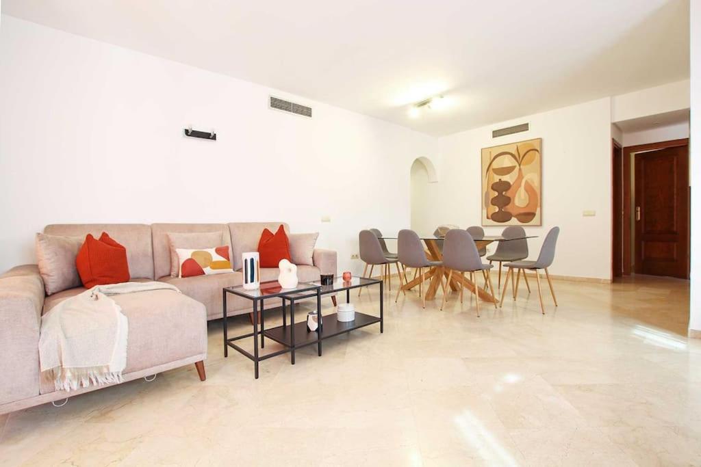 Apartamento Piso 4 Hab. - Elviria Playa Marbella