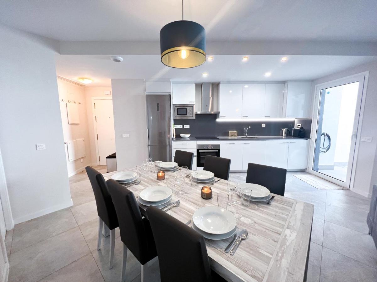 Apartment In Center With Private Parking *