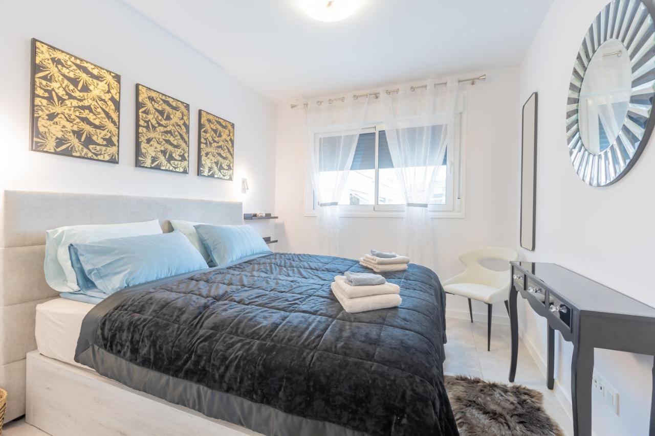 Luxury Brand New 2-bedroom Apartment, 3 Min Walk To The Beach!