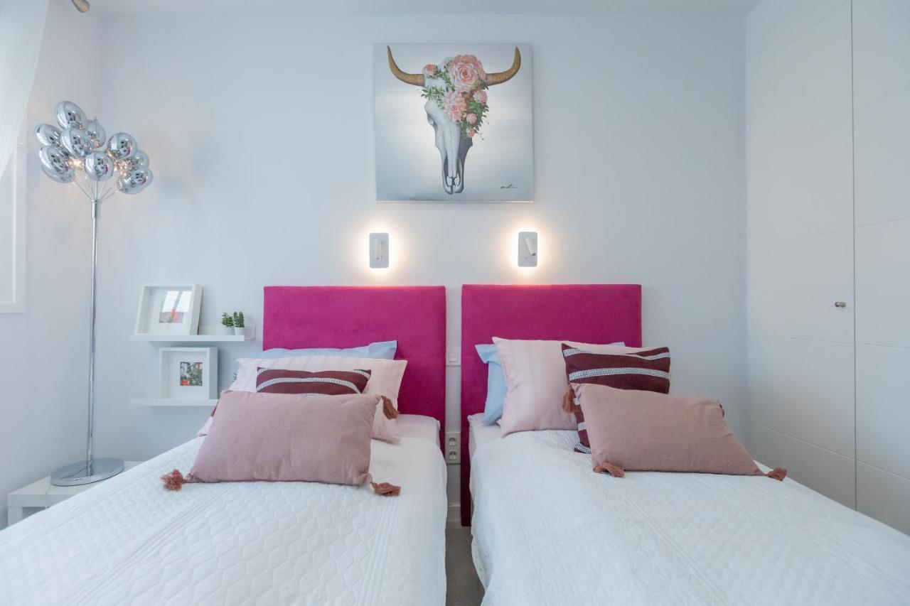 Luxury Brand New 2-bedroom Apartment, 3 Min Walk To The Beach! *