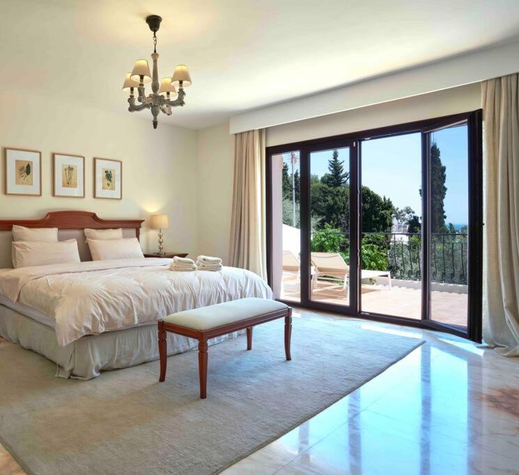 Villa Dos Palomas On The Golden Mile In Marbella