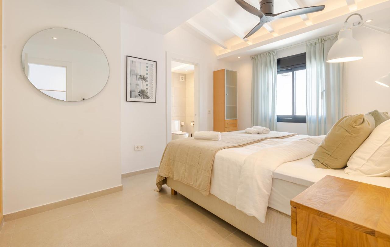 Villa Modern With Heated Pool & Bbq Next To The *