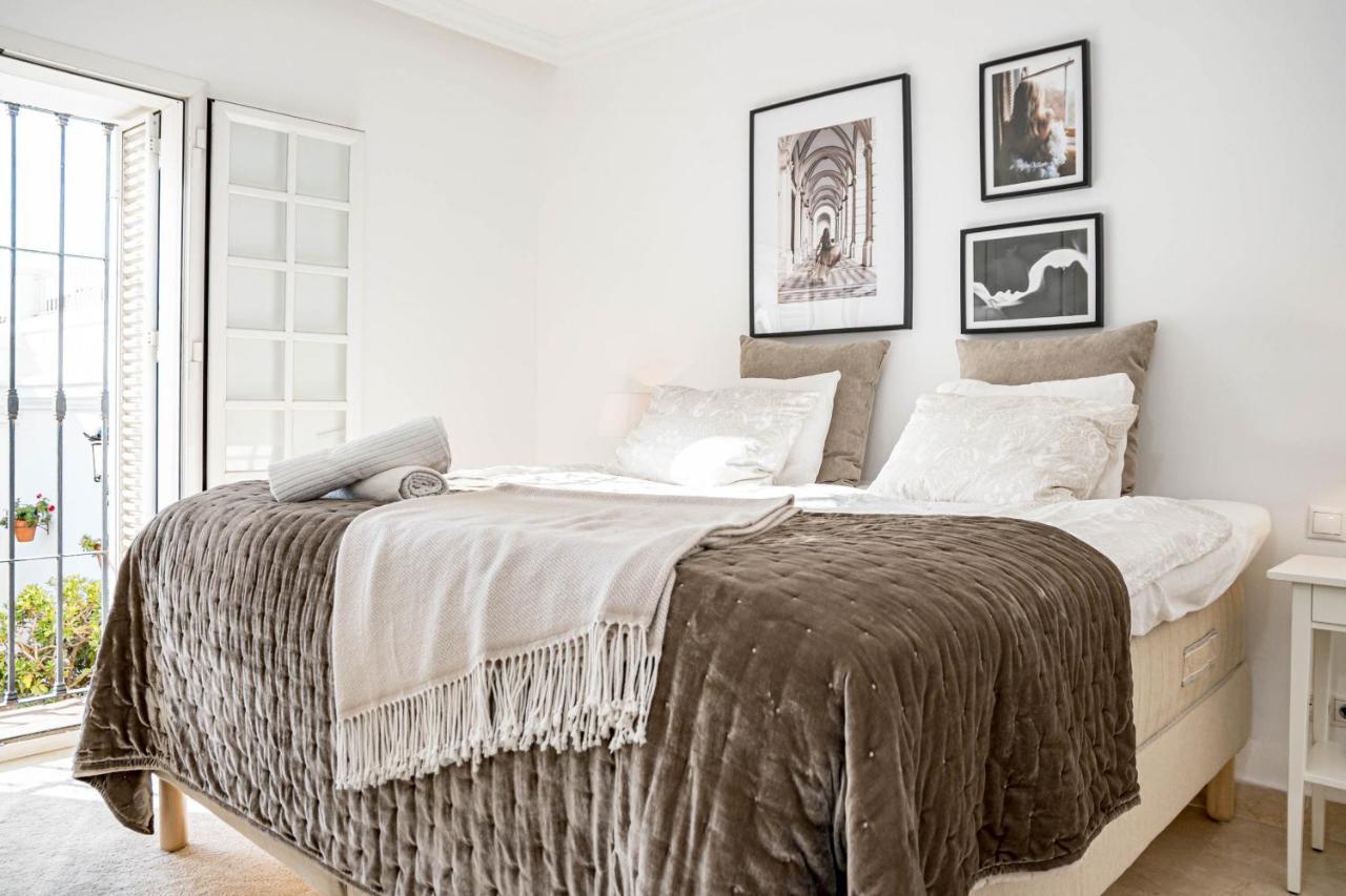 Stunning 2 Bedroom Townhouse With Serene Terrace And Charming Mountain Views