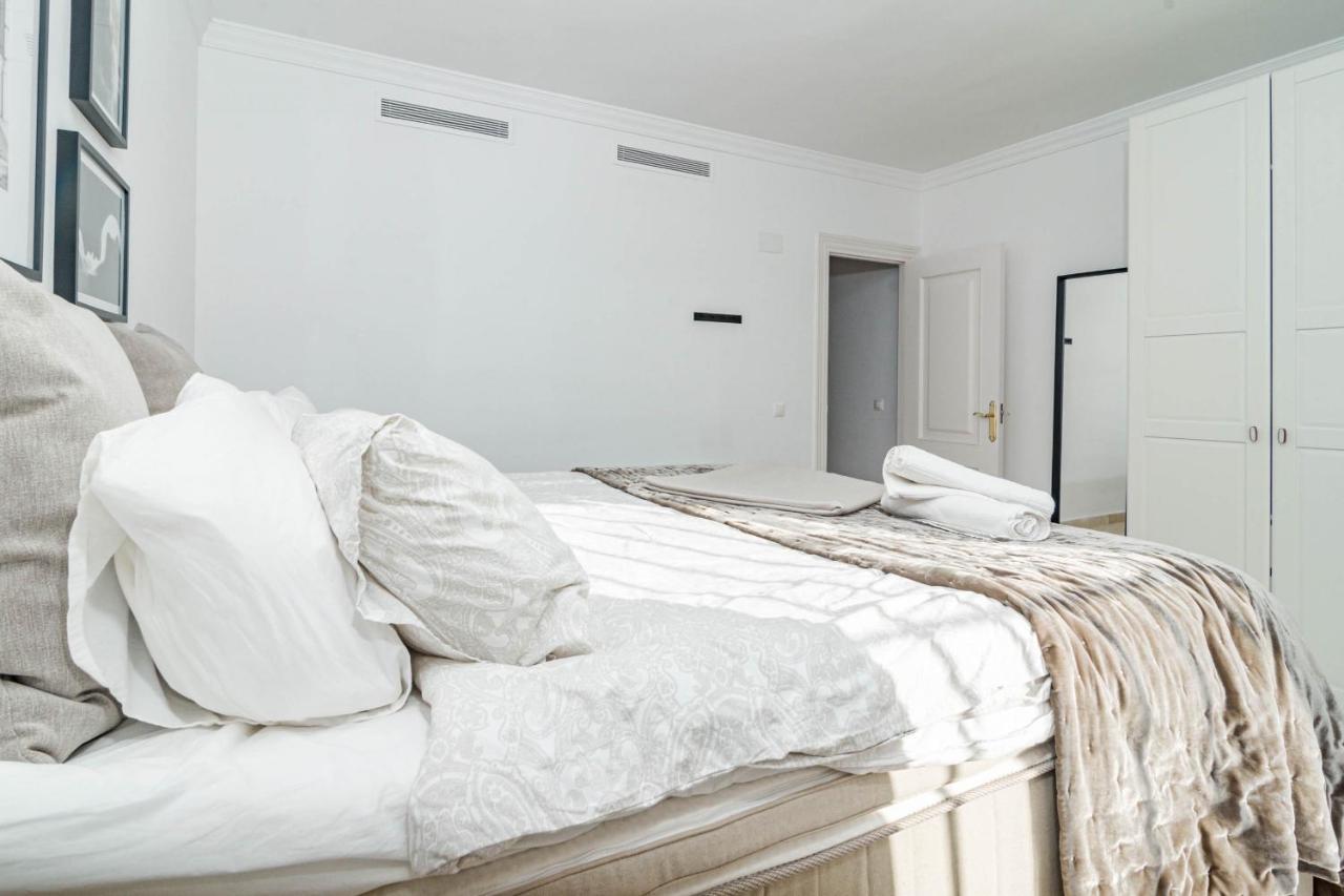 Stunning 2 Bedroom Townhouse With Serene Terrace And Charming Mountain Views Holiday home Marbella