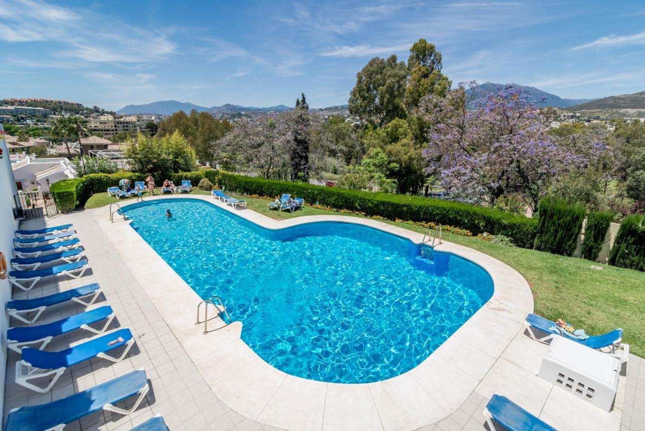 Stunning 2 Bedroom Townhouse With Serene Terrace And Charming Mountain Views Holiday home *