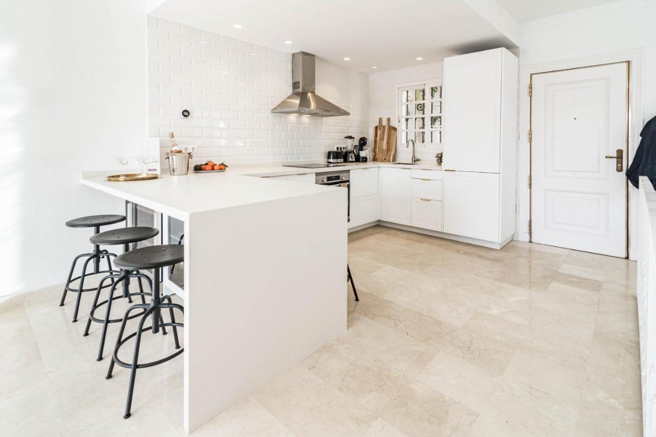 Stunning 2 Bedroom Townhouse With Serene Terrace And Charming Mountain Views Holiday home Marbella