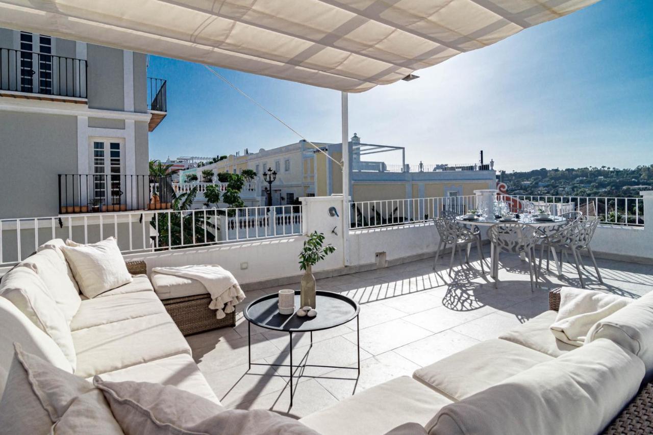 Stunning 2 Bedroom Townhouse With Serene Terrace And Charming Mountain Views Holiday home *