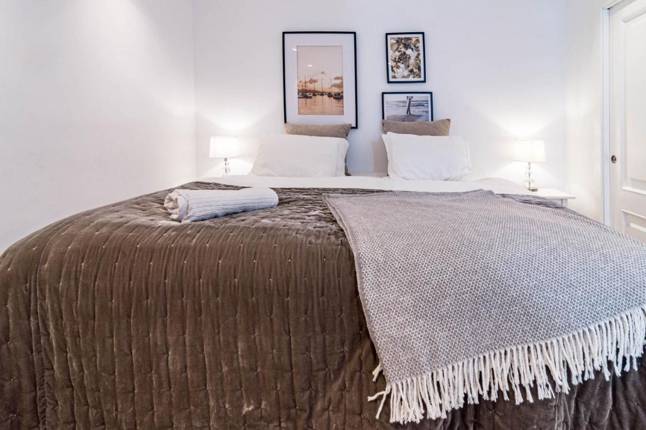 Stunning 2 Bedroom Townhouse With Serene Terrace And Charming Mountain Views *