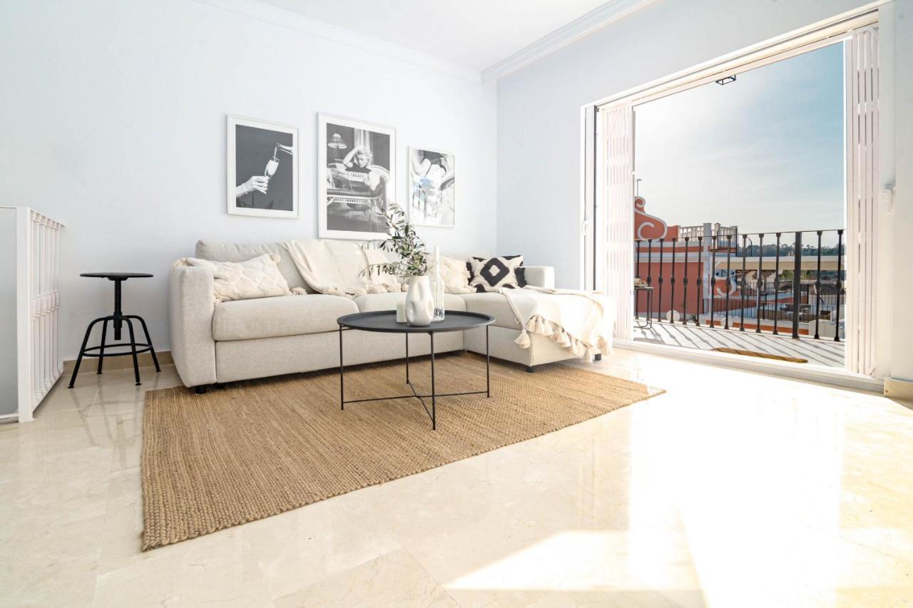 Stunning 2 Bedroom Townhouse With Serene Terrace And Charming Mountain Views Holiday home *