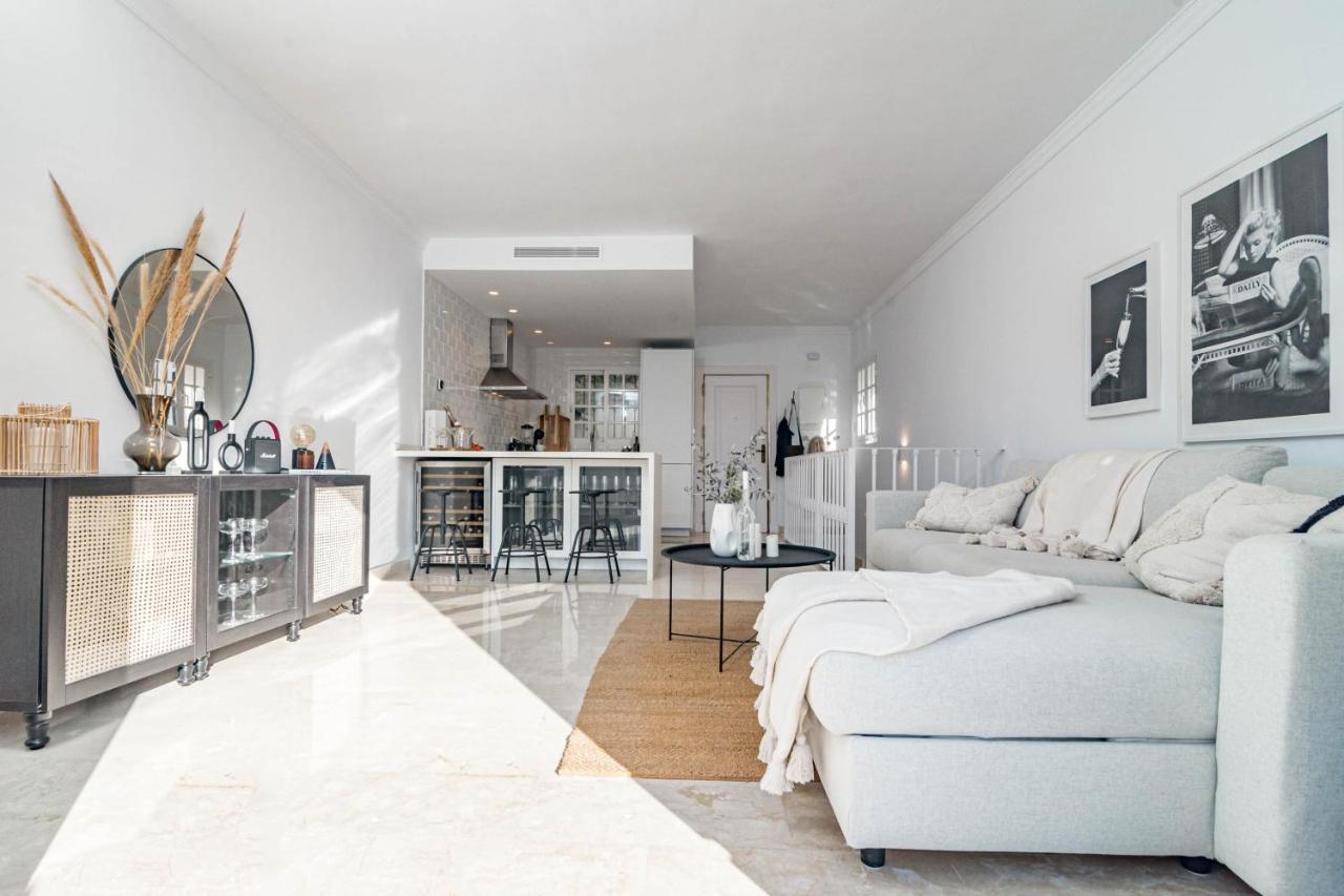 Stunning 2 Bedroom Townhouse With Serene Terrace And Charming Mountain Views Holiday home Marbella