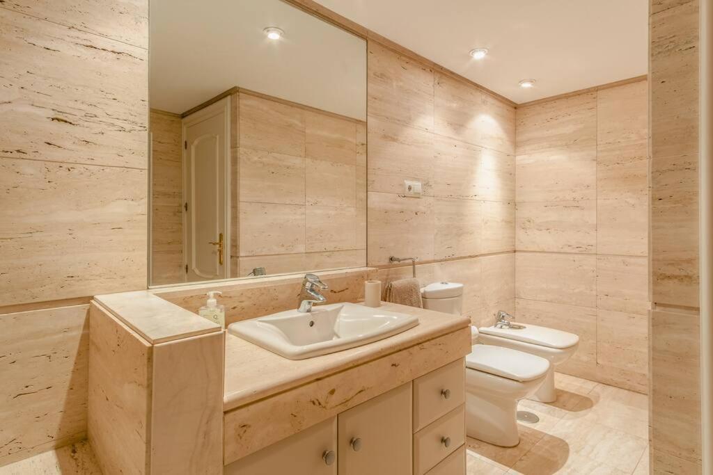 Apartment 1st Line Exclusive In Heart Of The Golden Mile