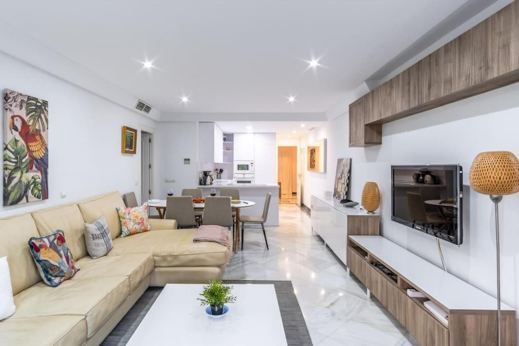 Apartment 1st Line Exclusive In Heart Of The Golden Mile *