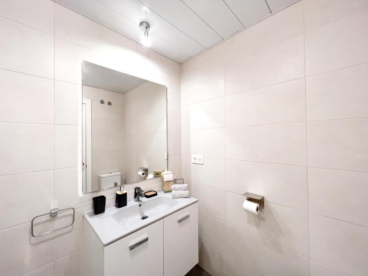Apartment In Center With Private Parking *