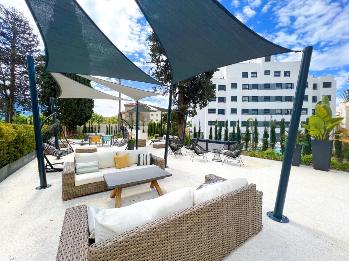 Apartment In Center With Private Parking *