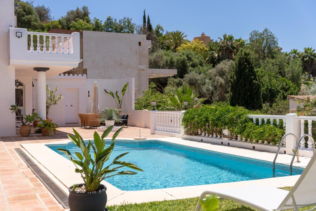 Luxurious Close To Sea And Golf Villa *