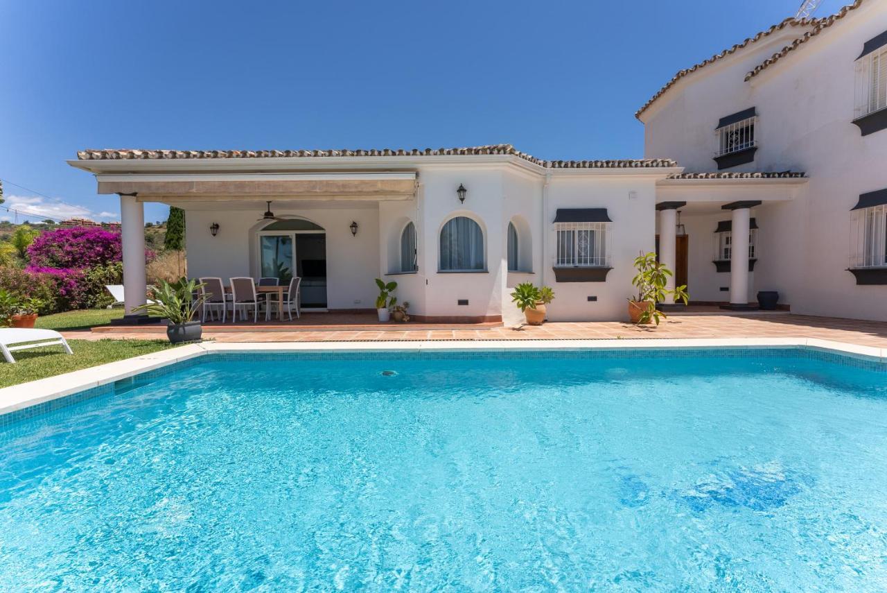 Luxurious Close To Sea And Golf Villa