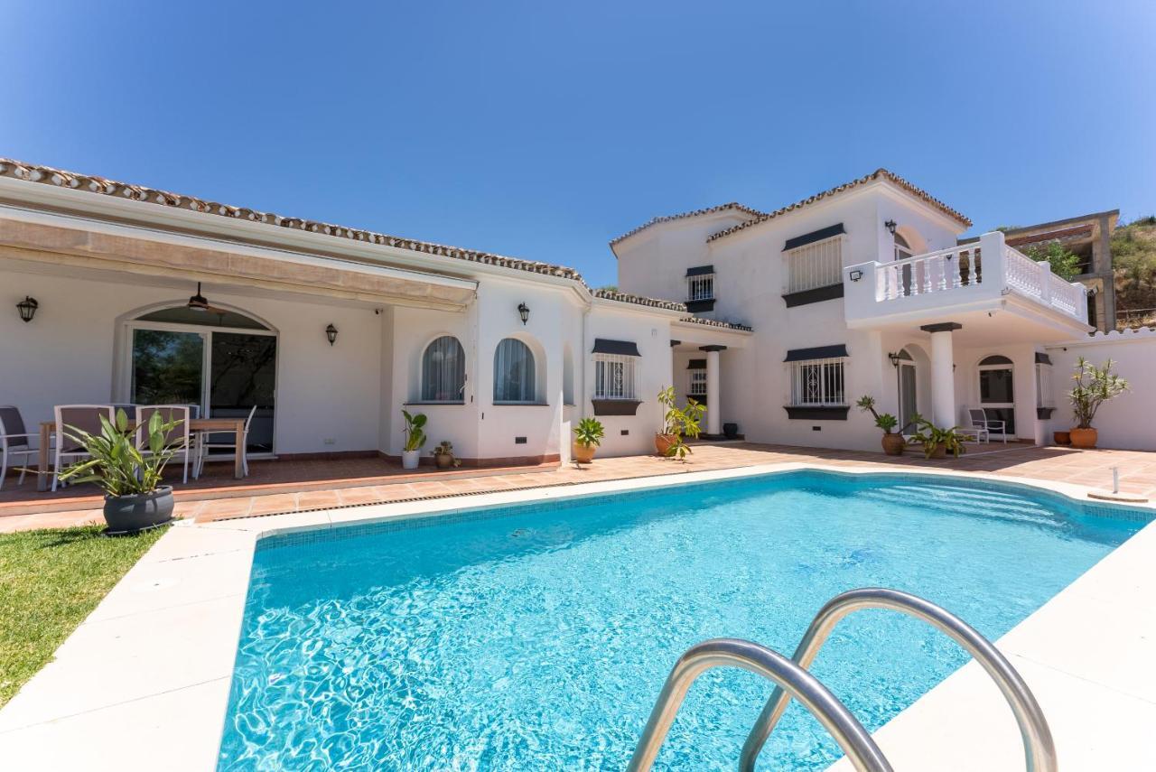 Luxurious Close To Sea And Golf Villa Marbella