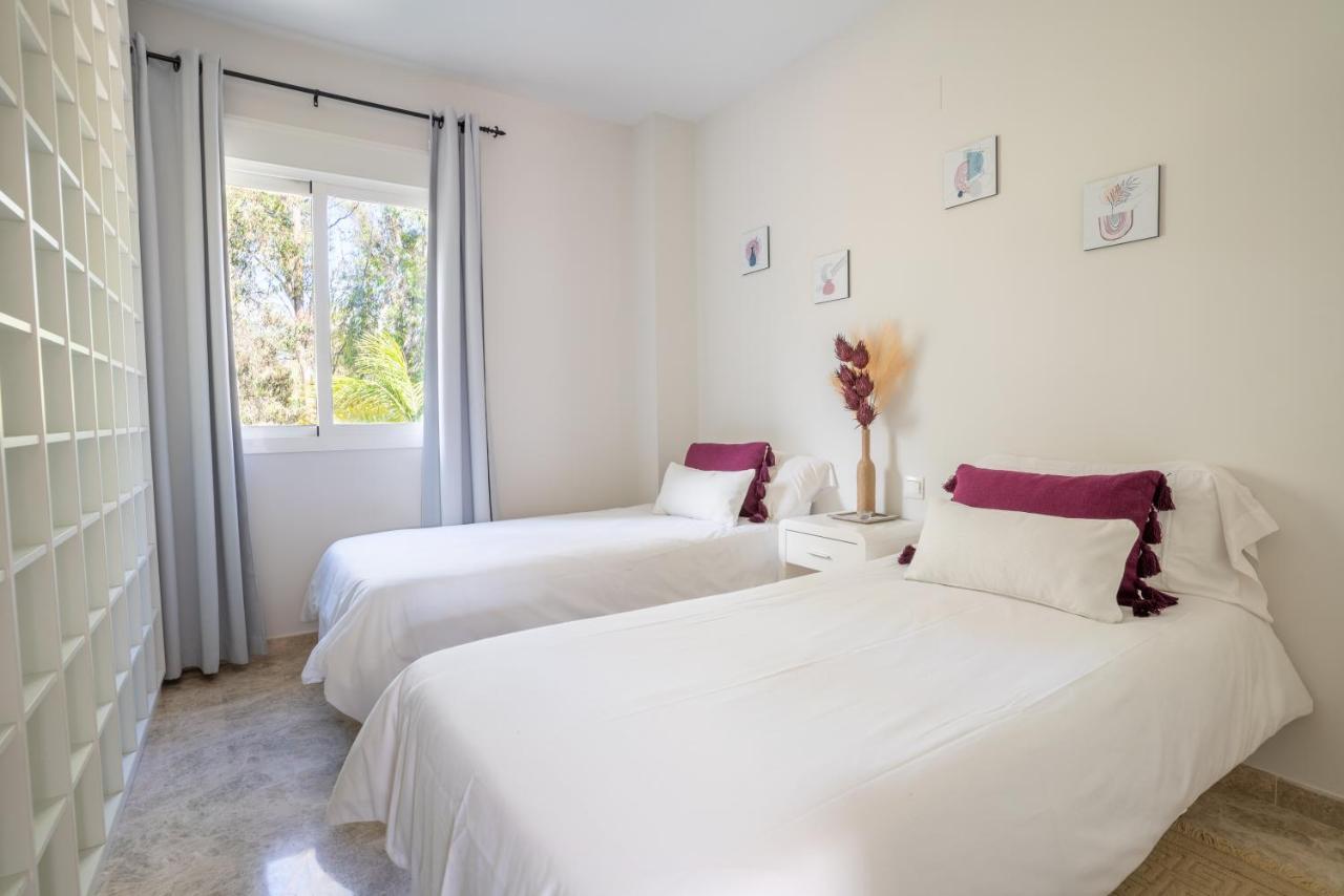 2bdr Penthouse, Naranjos, W/pool, 2km P.banus Apartment