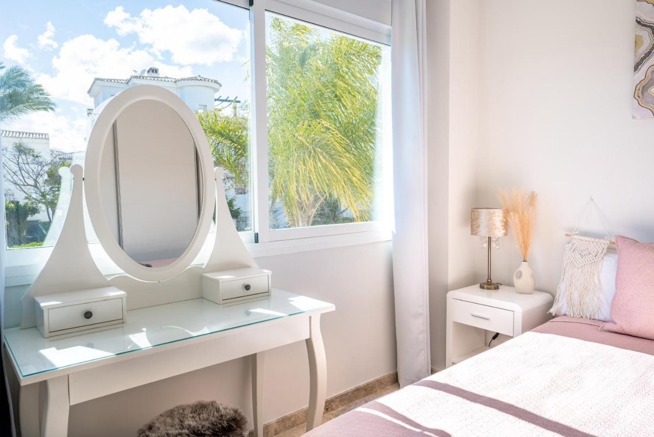 2bdr Penthouse, Naranjos, W/pool, 2km P.banus Apartment