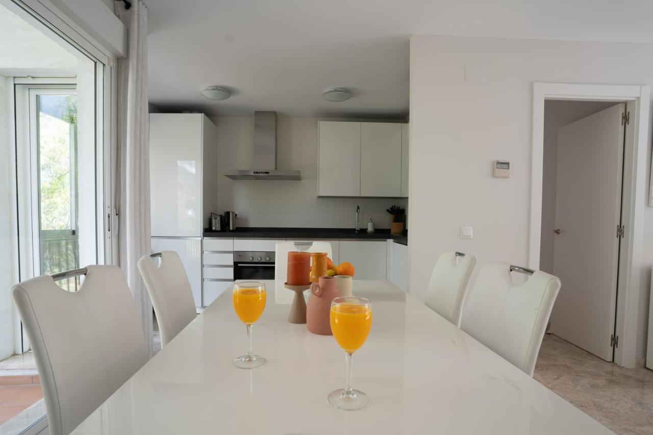 2bdr Penthouse, Naranjos, W/pool, 2km P.banus Apartment Marbella