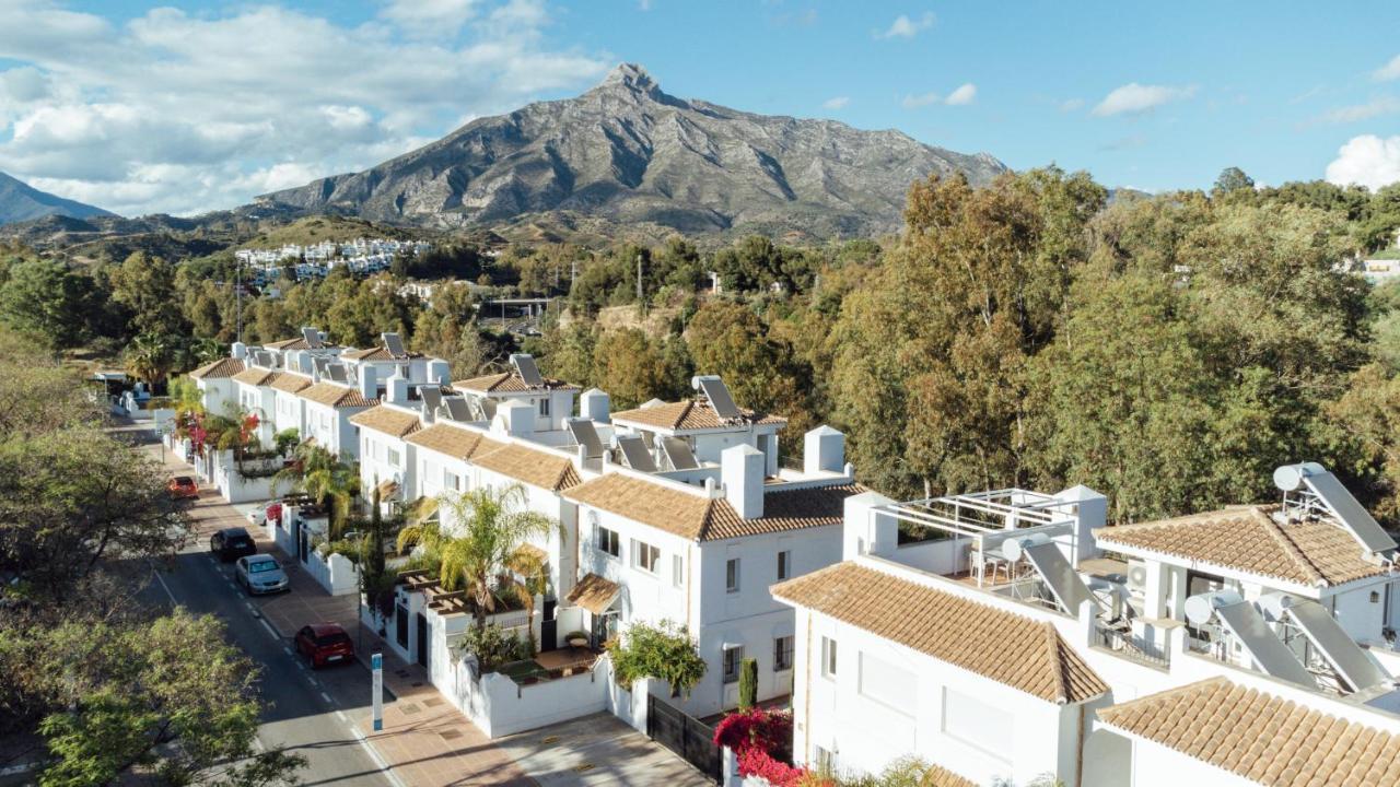 2bdr Penthouse, Naranjos, W/pool, 2km P.banus