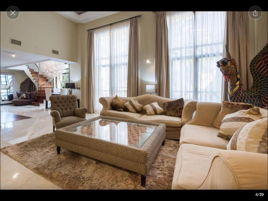 Luxury On Mistral Beach, Puerto Banus. Villa