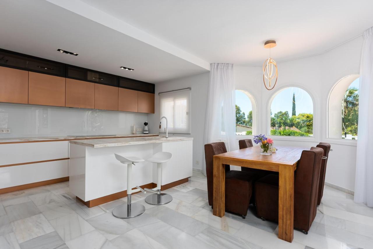 Luxurious Close To Sea And Golf Villa