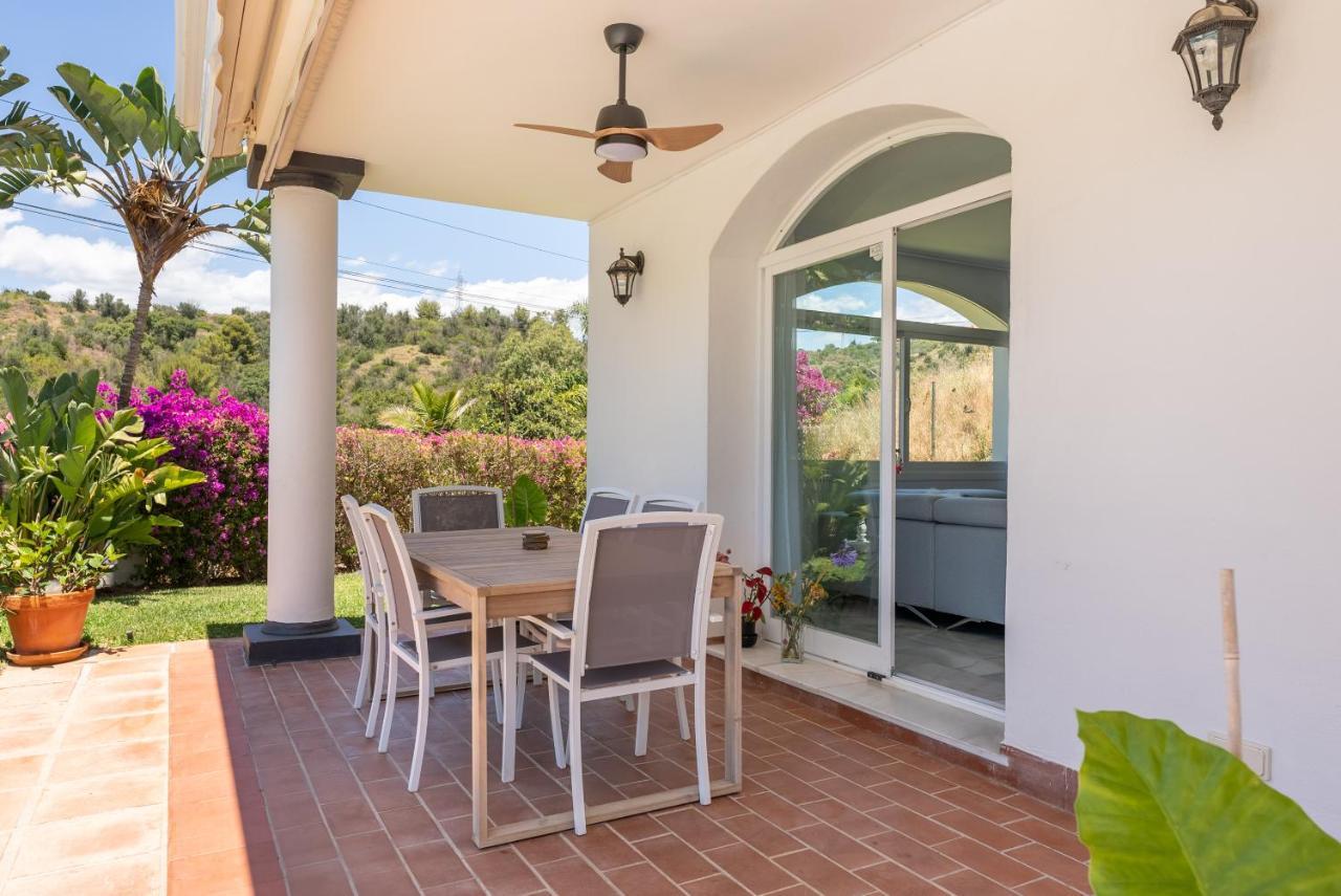 Villa Luxurious Close To Sea And Golf