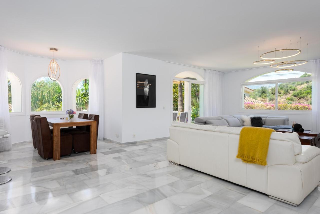 Luxurious Close To Sea And Golf Villa
