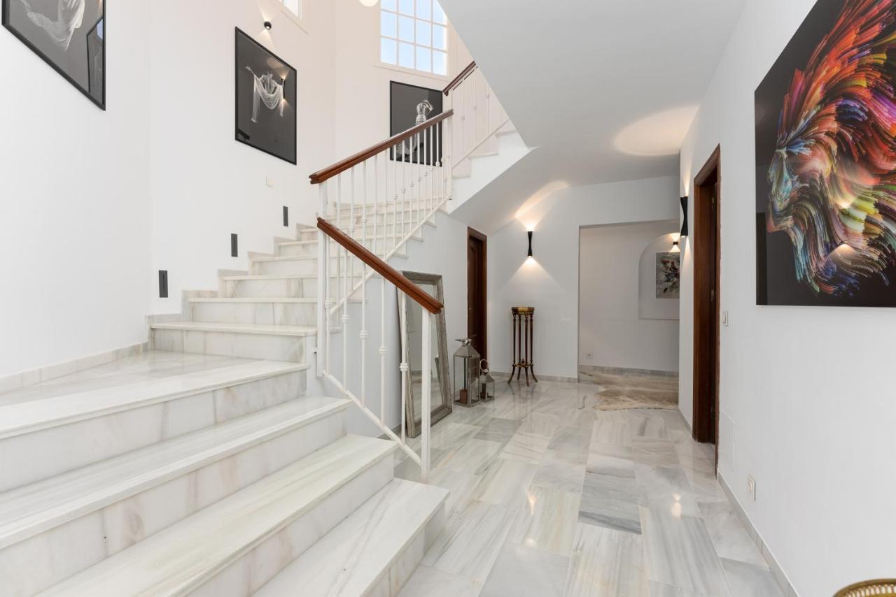 Luxurious Close To Sea And Golf Villa Marbella