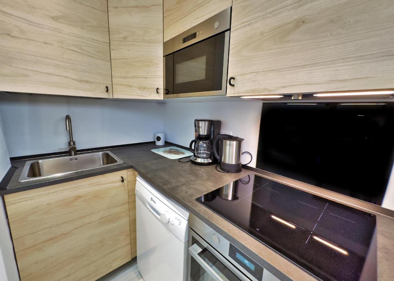 Diana 206. Completely Renovated On The Beachfront. Apartment Marbella