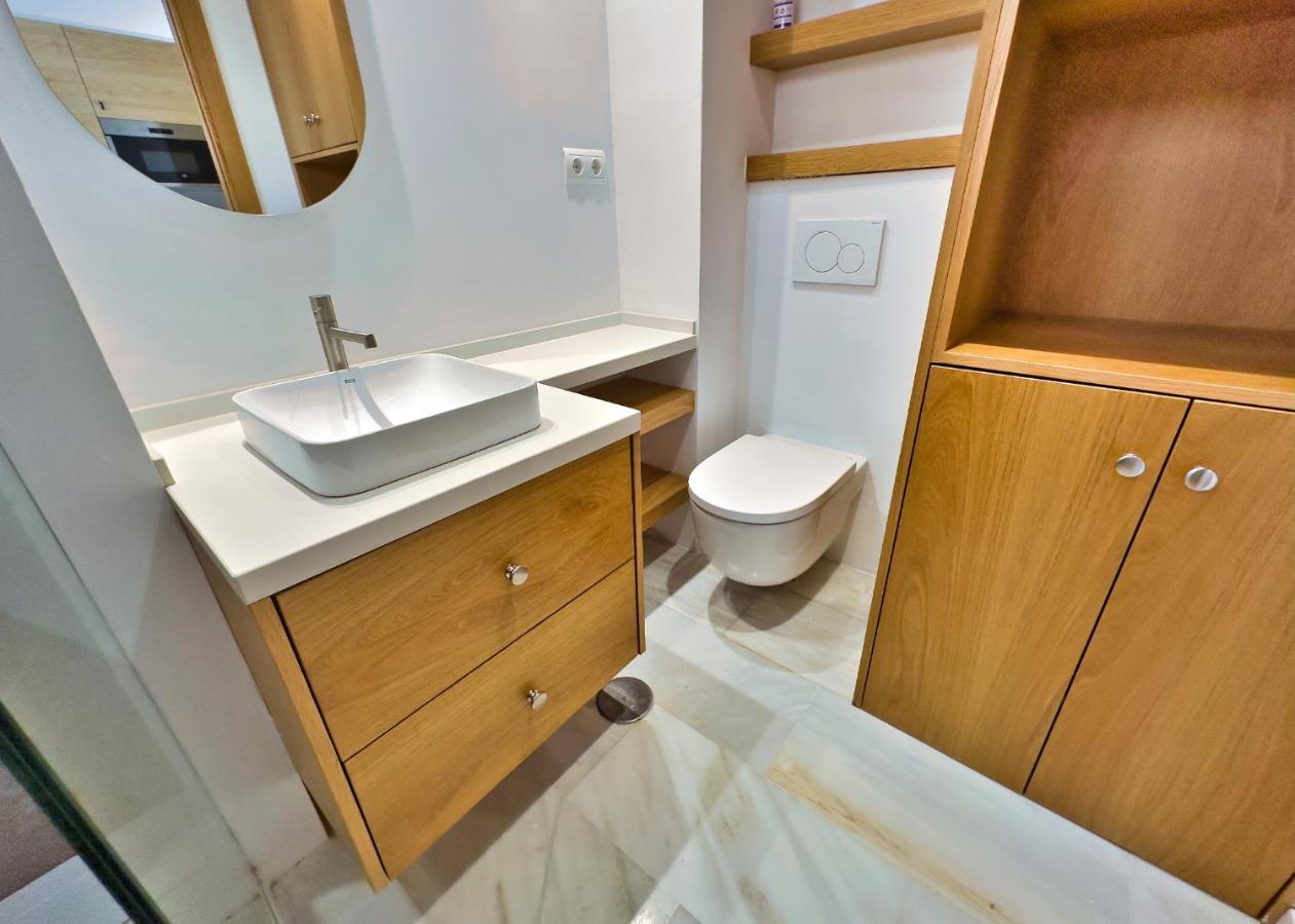Apartment Diana 206. Completely Renovated On The Beachfront. *
