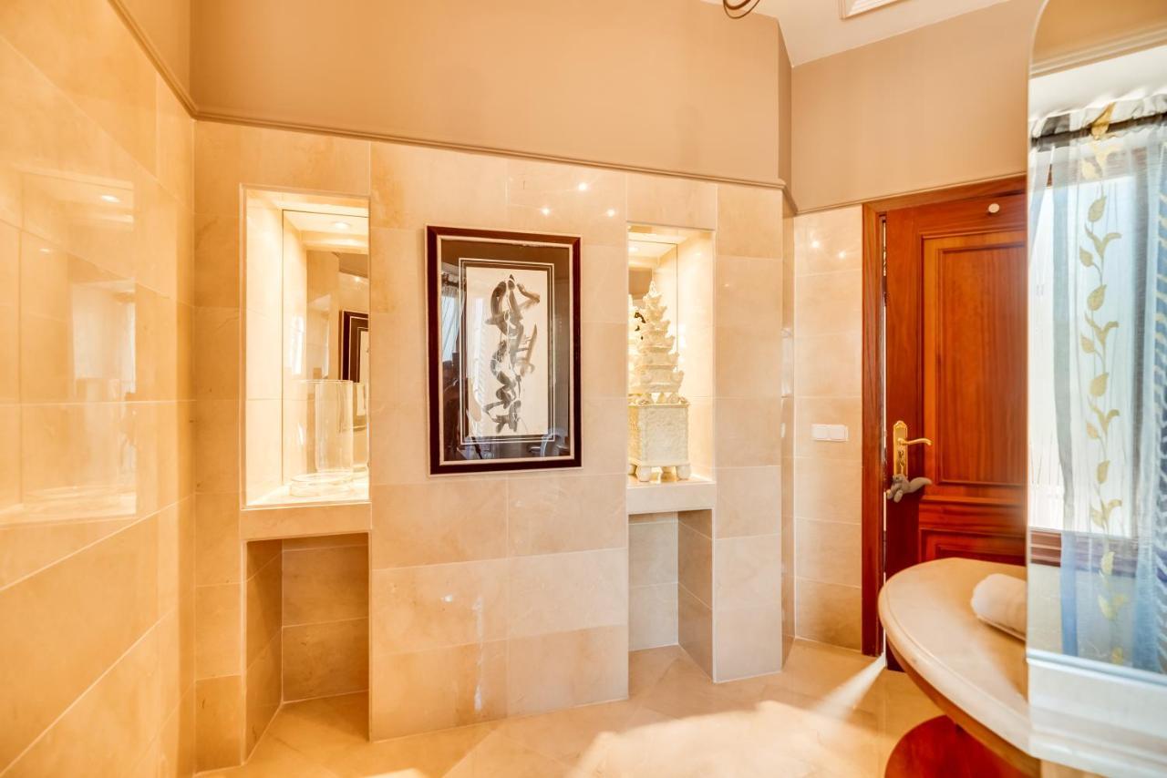 Luxurious 7 Bdrm Frontline Golf - Aloha Gardens Apartment *