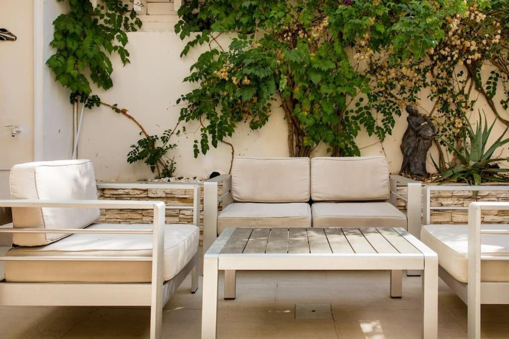 Boutique Townhouse With Hot Tub Near Puerto Banus *