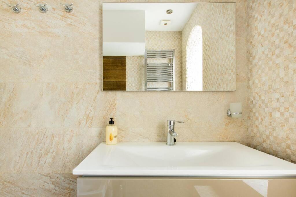 Boutique Townhouse With Hot Tub Near Puerto Banus Holiday home